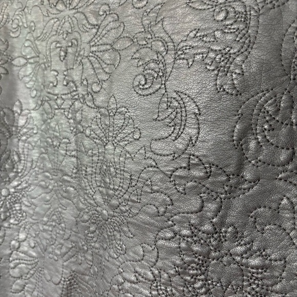 🎉4/30$🎉 Dynamite Faux Leather Floral Mini Skirt - Size M - Picture 2 of 6